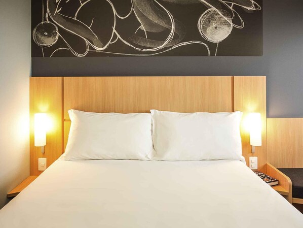 Apartamento estándar, 1 cama doble | Minibar, caja fuerte, escritorio y cortinas opacas