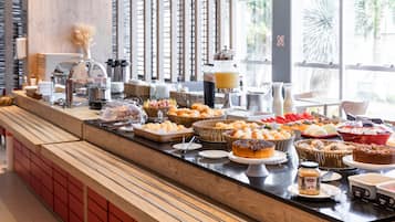 Se sirven desayunos, almuerzos, cenas y cocina regional