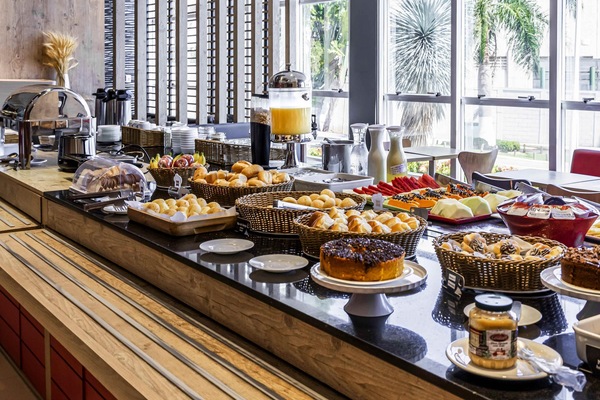 Daily buffet breakfast for a fee