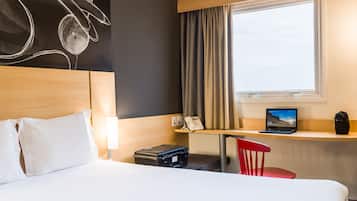 Quarto standard, 1 cama de casal | Frigobar, cofres nos quartos, escrivaninha, Wi-Fi de cortesia