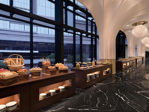 Novotel Kolkata Hotel & Residences Hotel