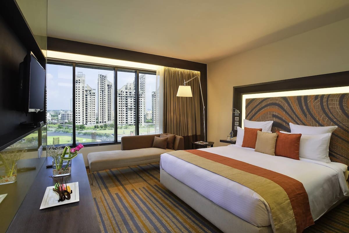 Premium bedding, down comforters, minibar, in-room safe
