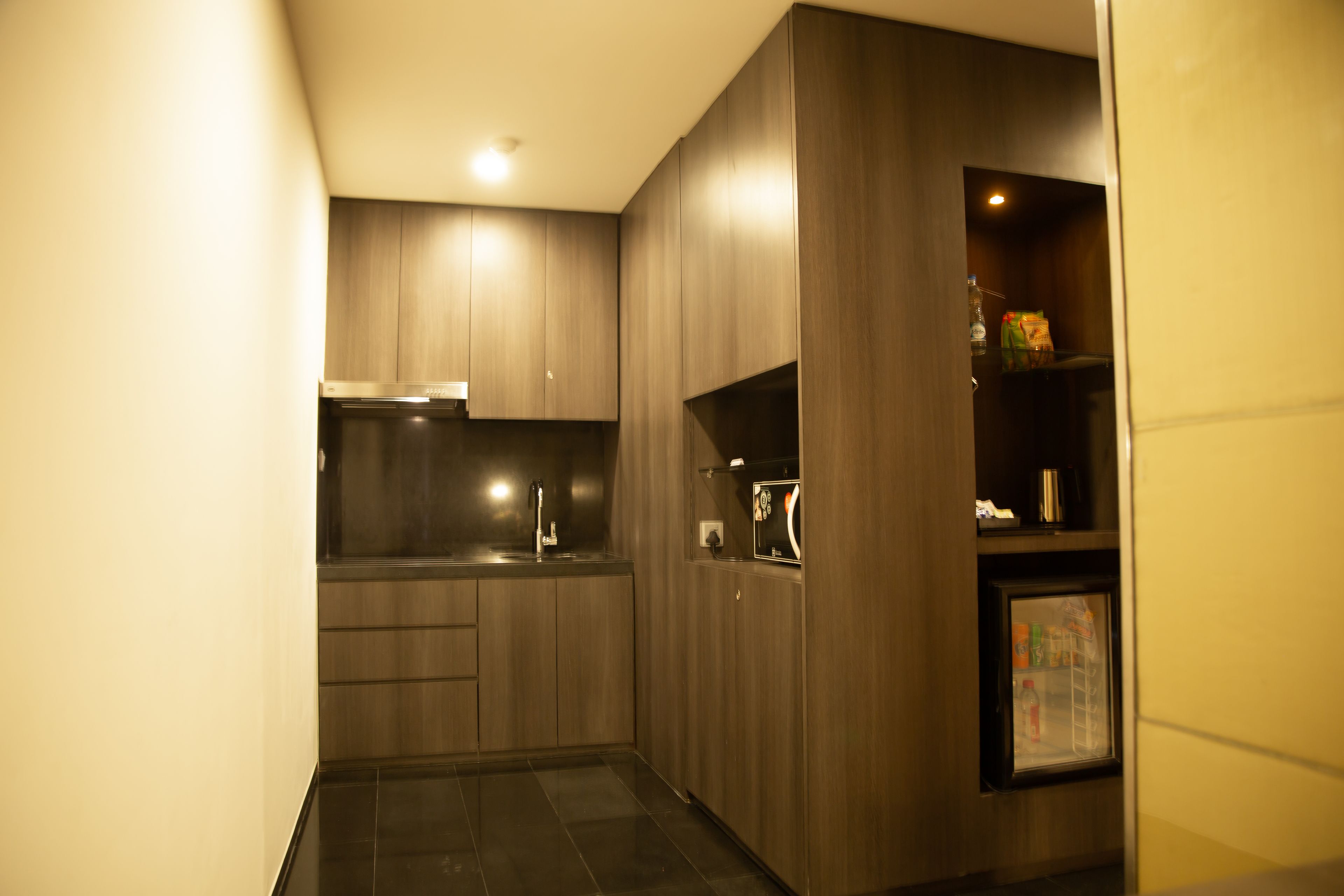 premium studio, 1 double bed, kitchenette | premium bedding, down duvets, minibar, in-room safe