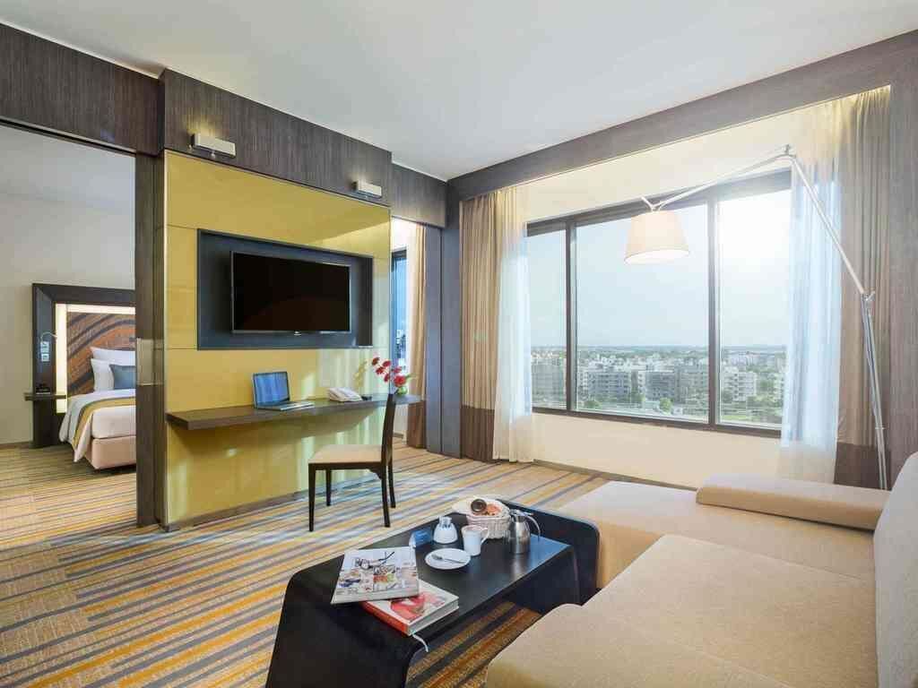 Suite Premier, 1 Tempat Tidur King, Akses Club Lounge | Seprai premium, selimut bulu angsa, minibar, dan brankas