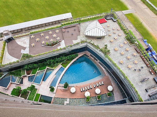 Novotel Kolkata Hotel & Residences Hotel