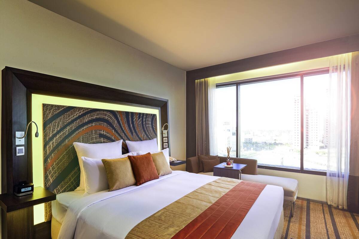 Ropa de cama de alta calidad, edredones de plumas, minibar y caja fuerte
