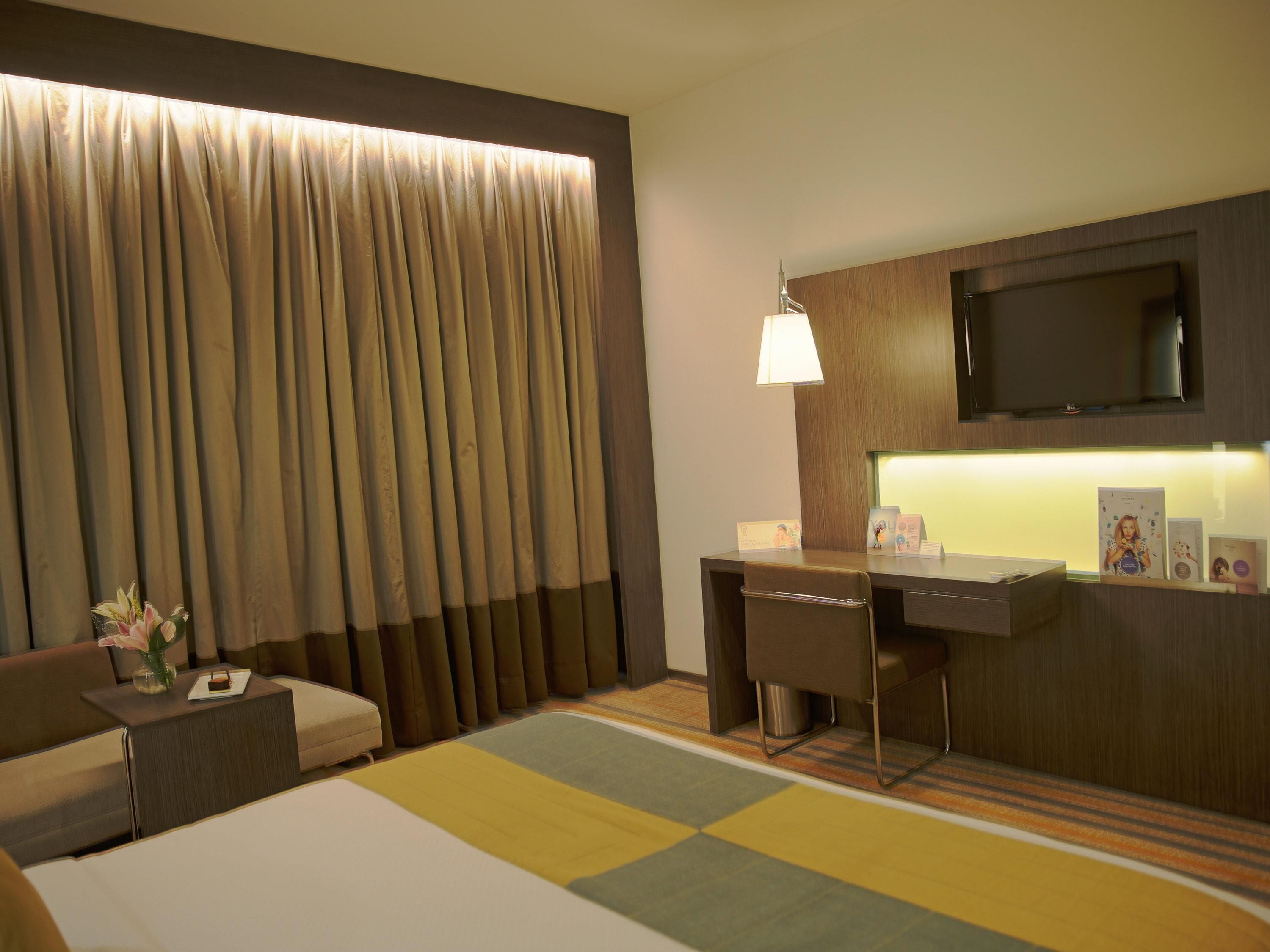 Premier Room, 1 King Bed, Club lounge access | Premium bedding, down duvets, minibar, in-room safe