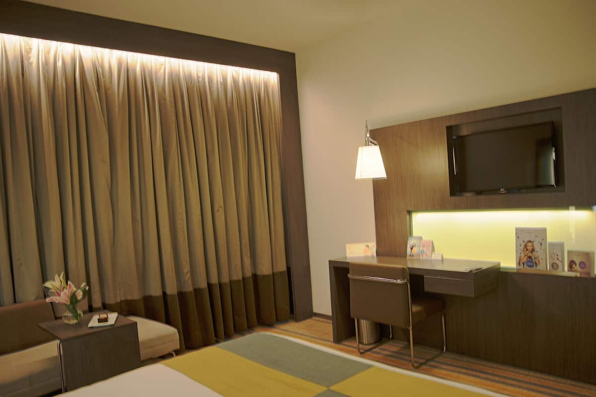 ห้องพรีเมียร์, เตียงคิงไซส์ 1 เตียง, ใช้คลับเลานจ์ได้ | เครื่องนอนระดับพรีเมียม, ผ้านวมขนเป็ด, มินิบาร์, ตู้นิรภัยในห้องพัก