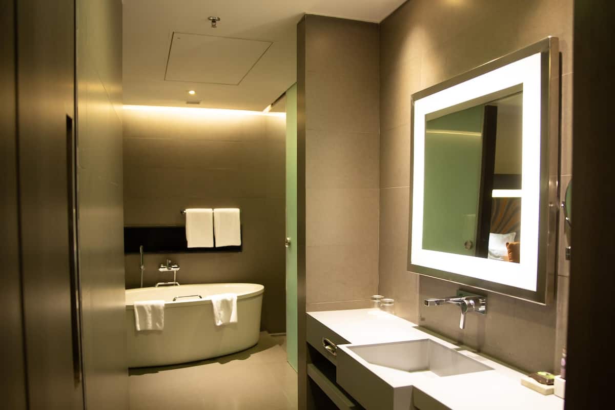 Premium bedding, down duvets, minibar, in-room safe