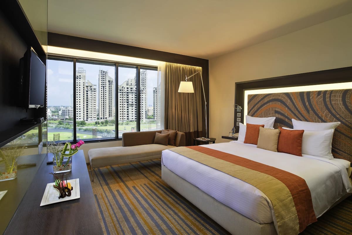 Premium bedding, down comforters, minibar, in-room safe