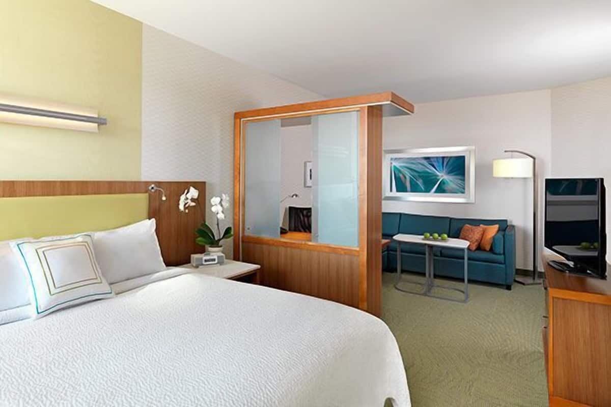 Ropa de cama de alta calidad, camas con pillow-top y minibar