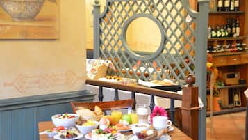 Daily buffet breakfast for a fee