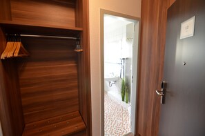 TV a schermo piatto 32 pollici con canali via cavo, TV