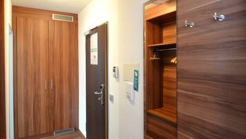 32-inch flat-screen TV with cable channels, TV