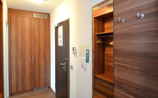32-tommu flatskjársjónvarp með kapalrásum, sjónvarp.
