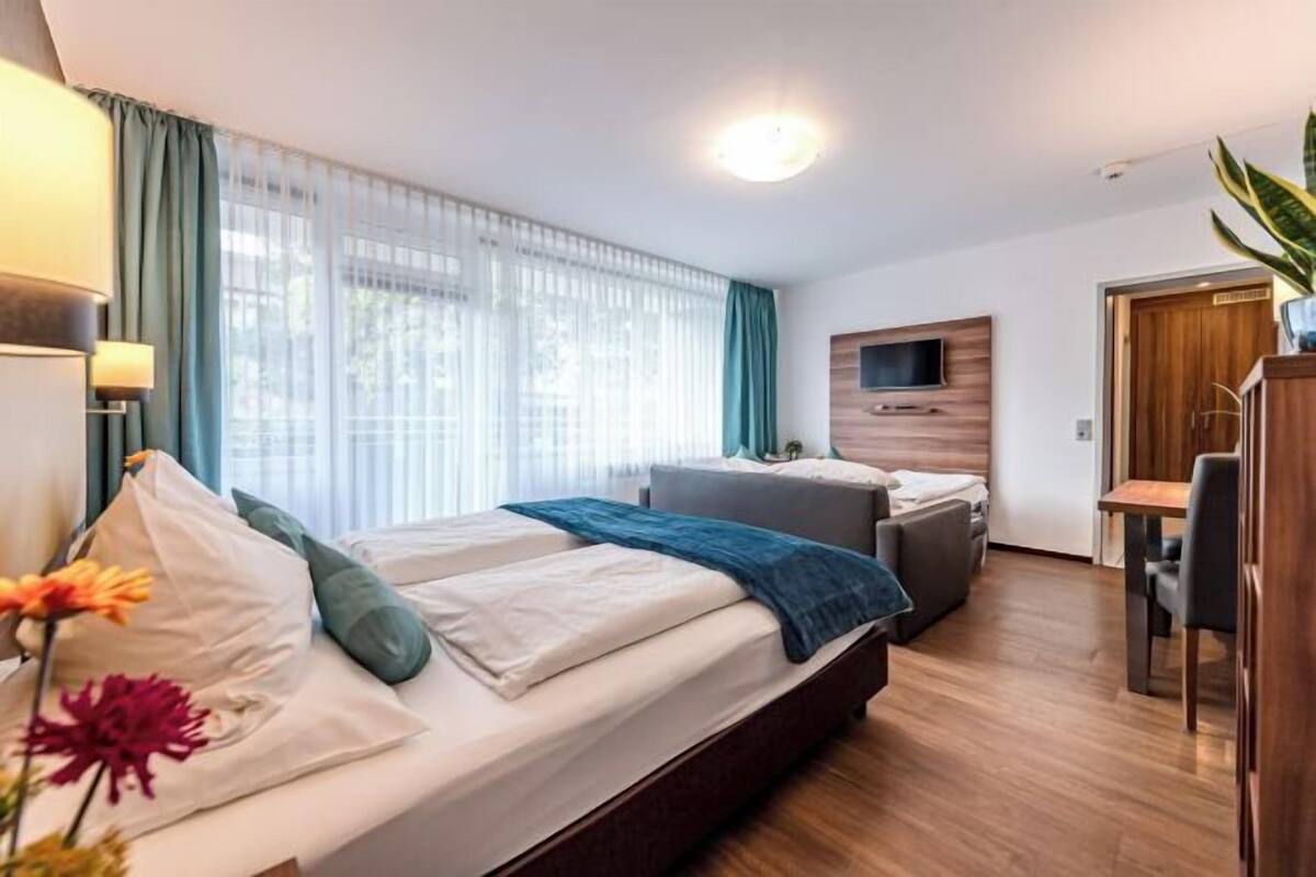 1 dormitorio, ropa de cama hipoalergénica, escritorio