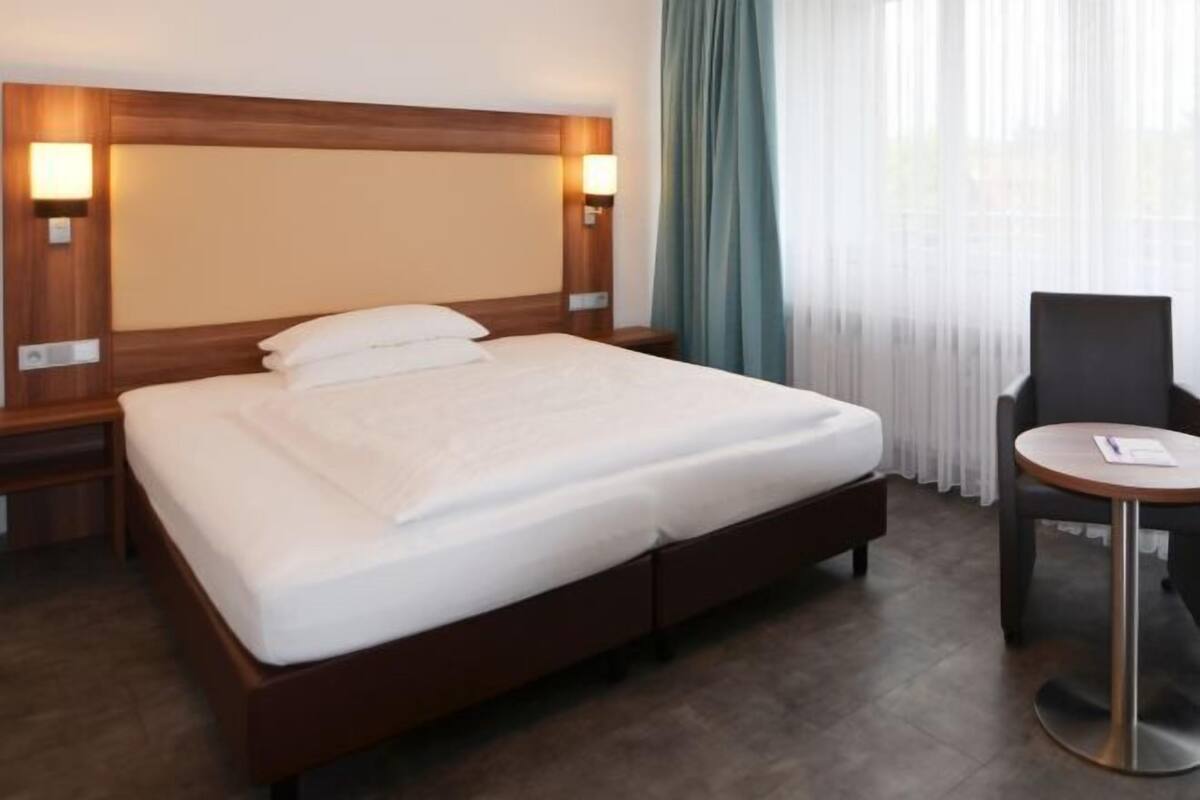 1 dormitorio, ropa de cama hipoalergénica, escritorio