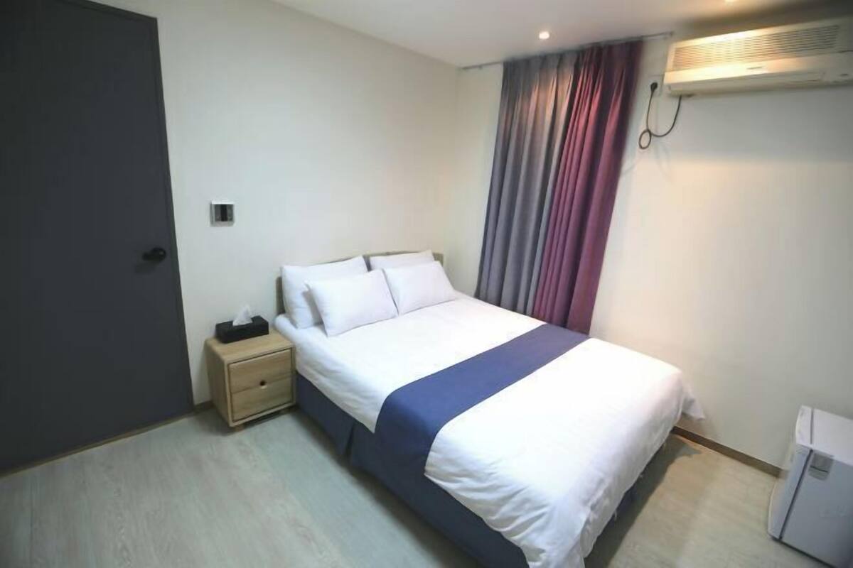 In-room safe, soundproofing, free WiFi