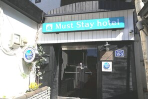 Property entrance - Must Stay Hotel Myeongdong (Seoul)