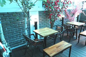 تناول الطعام بالخارج