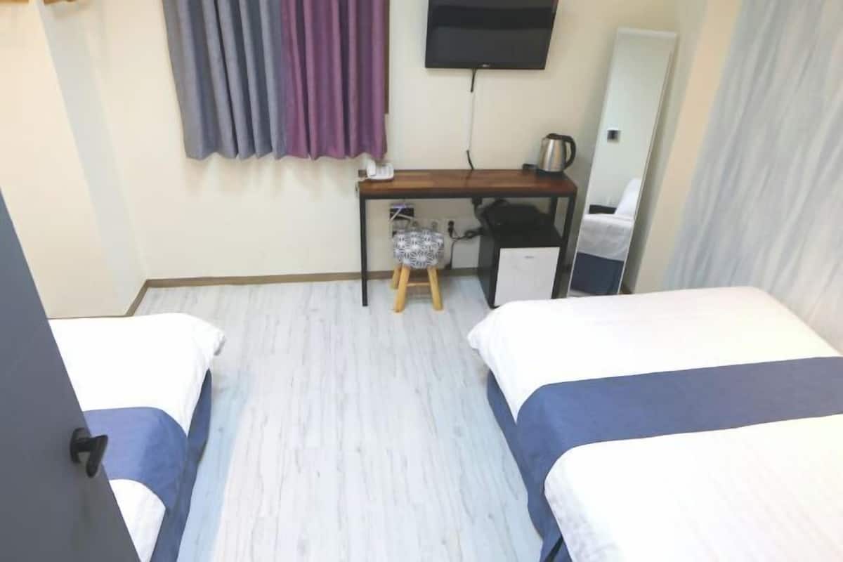 In-room safe, soundproofing, free WiFi