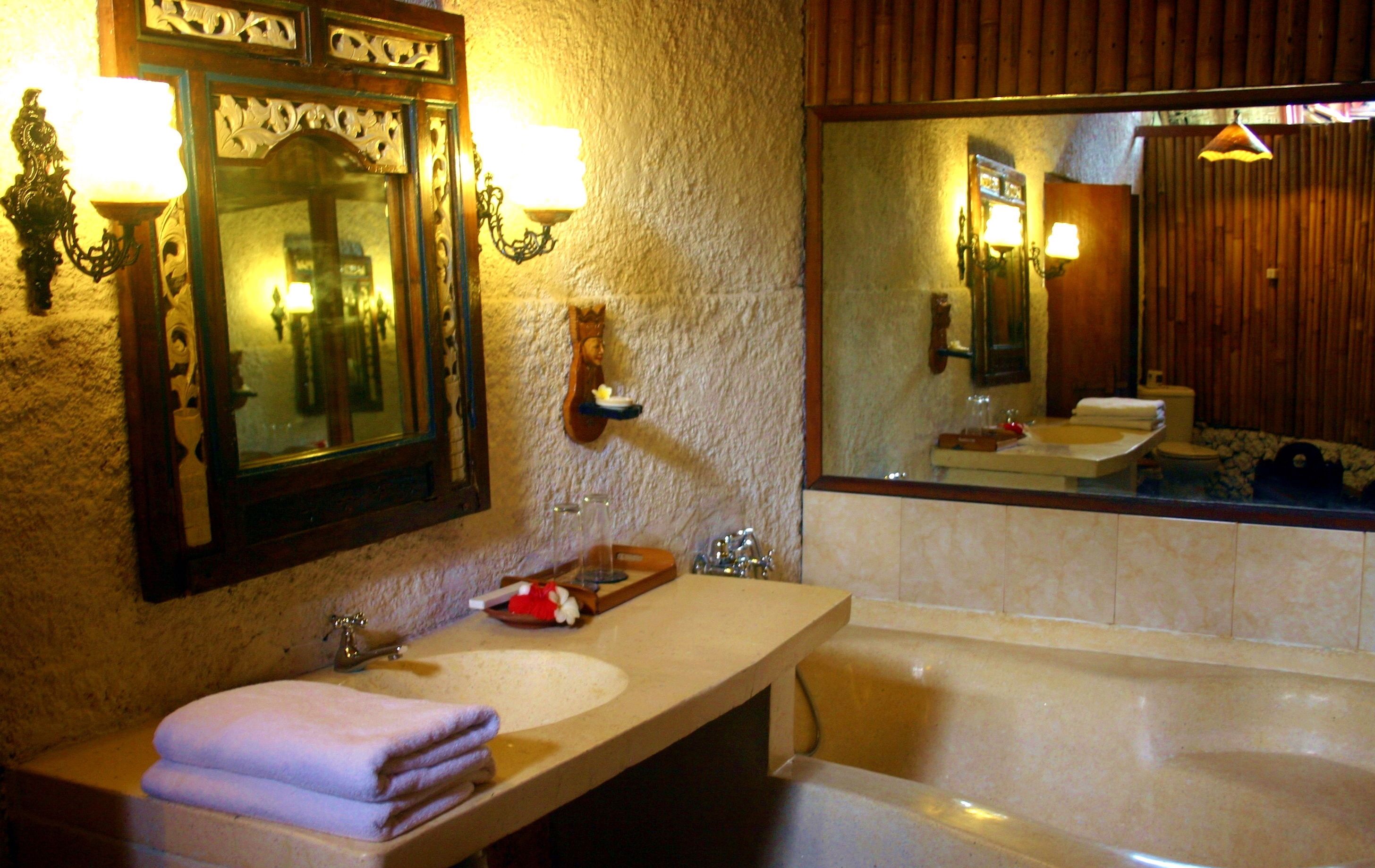 duplex (duplex star) | bathroom | combined shower/bathtub, free toiletries, hair dryer, towels