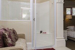 Chambre Luxe (1) | Salle de bain | Articles de toilette de luxe, sĂšche-cheveux, serviettes fournies