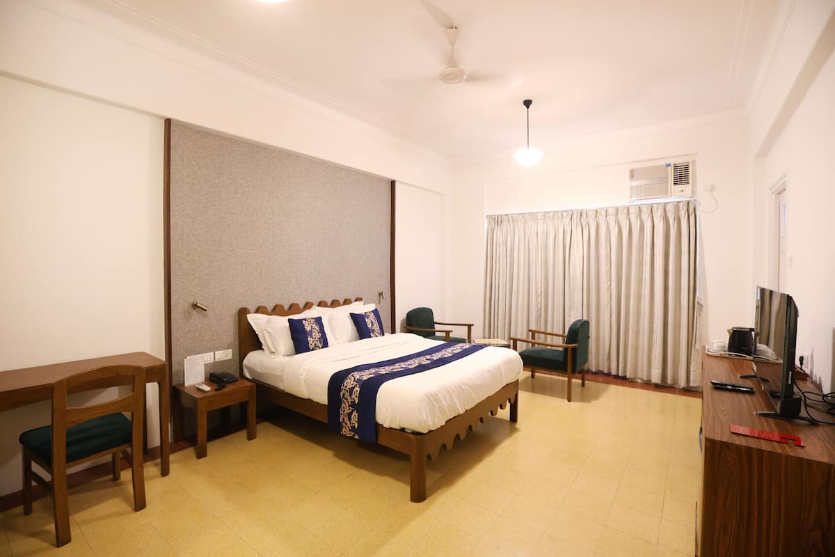 Superior Partial Sea view Room | 객실 내 금고, 책상, 무료 WiFi, 침대 시트