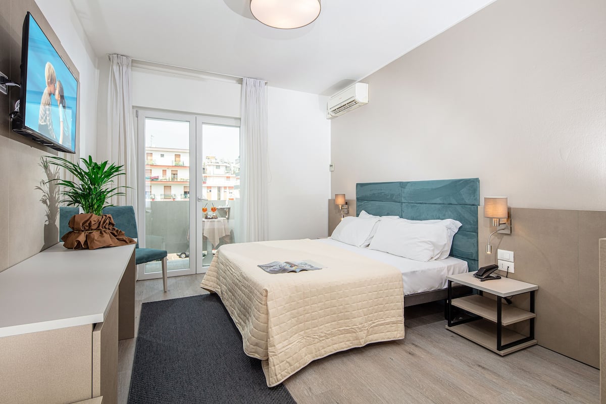 In-room safe, desk, free WiFi, bed sheets