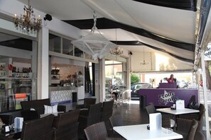 Bar (in der Unterkunft)