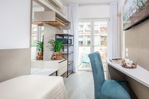 单人房 | 客房内保险箱、办公桌、免费 WiFi、床单