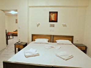 In-room safe, desk, free WiFi - Alexandros M (Platanias)