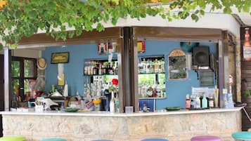 Bar junto a la alberca