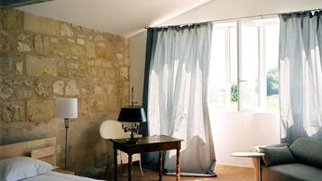 Deluxe Double Room, Ensuite, Vineyard View (N°5)