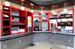 Se ofrece un desayuno bufé (6 EUR por persona)