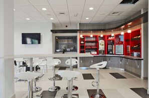 Tägliches Frühstücksbuffet (6 EUR pro Person)