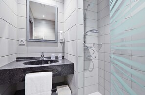 Ducha, artículos de higiene personal ecológicos y secador de pelo