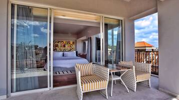 TStone Jacuzzi Suite (Standard Check Out at 2:00 PM) | Kameruitzicht