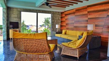 2 BR TSun Rooftop Villa Private Pool (Standard Check Out at 2:00 PM) | Vardagsrum | 32-tums LED-tv med kabelkanaler, tv och leksaker