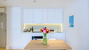 Premium Studio | Desk, soundproofing, iron/ironing board, free WiFi