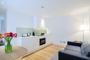 經典開放式客房 | 私人廚房 | 大型冰箱、微波爐、烤箱、爐台