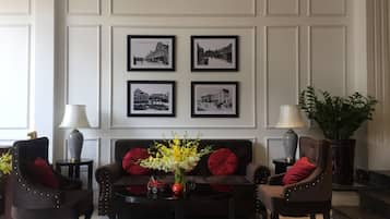 32-inch LCD TV with cable channels, TV