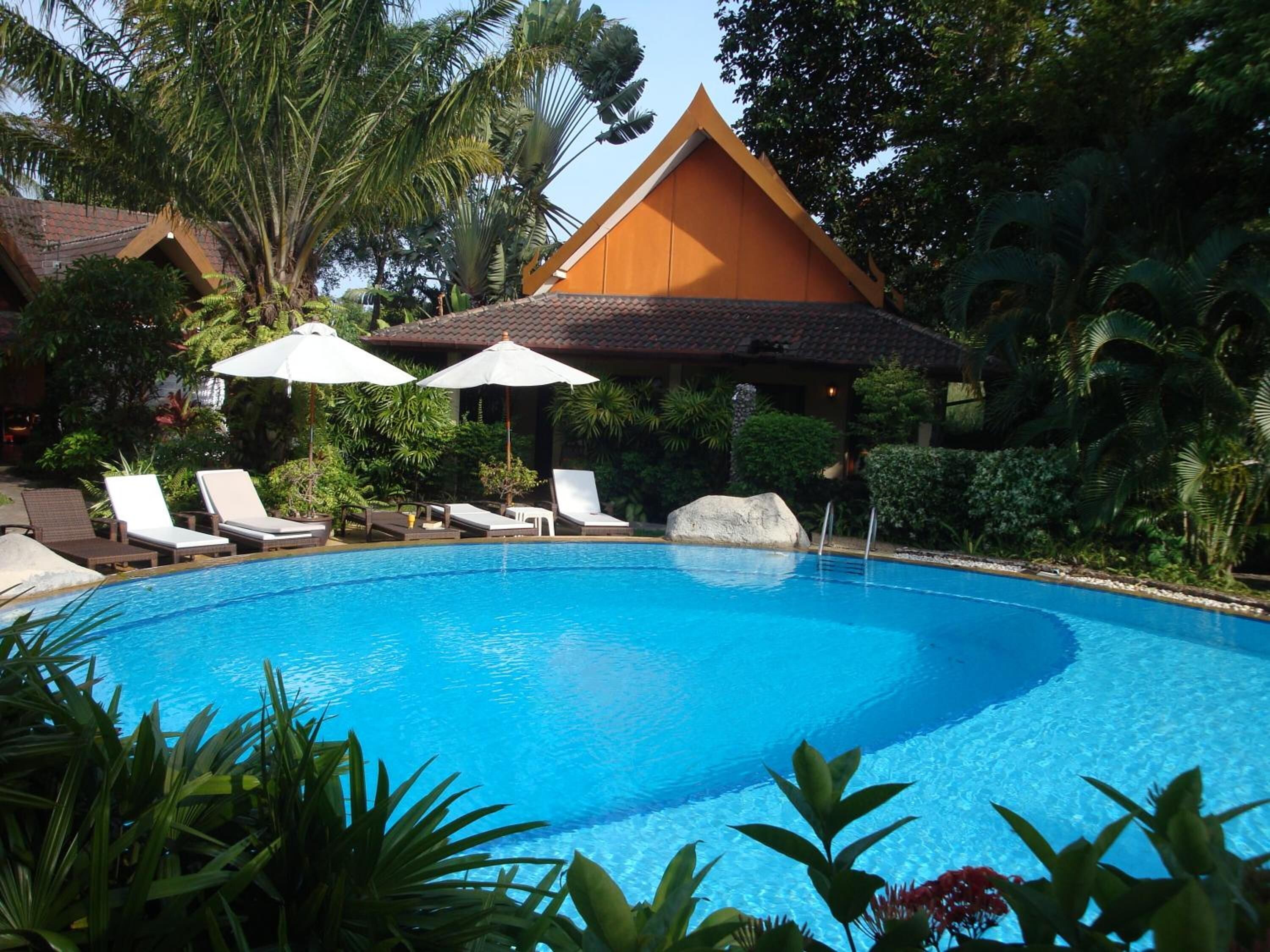 Outdoor pool, pool umbrellas, sun loungers