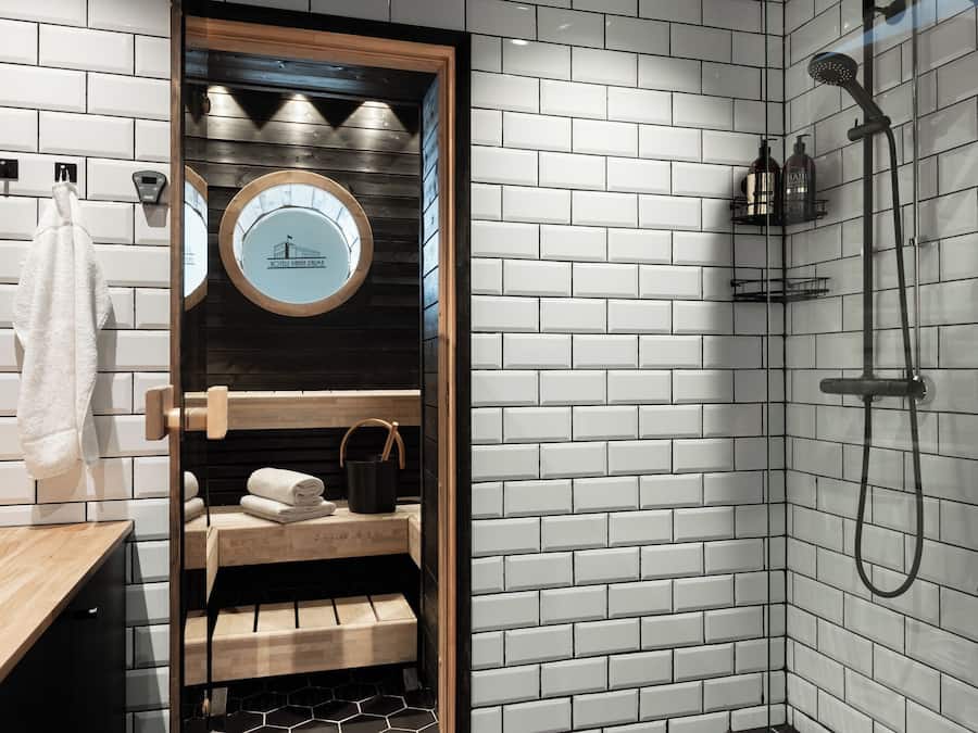 Deluxe Studio | Bathroom | Shower, rainfall showerhead, hair dryer, bidet