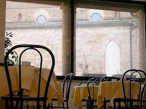 Petit déjeuner préparé sur commande servi tous les jours en supplément