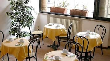 Daily cooked-to-order breakfast for a fee