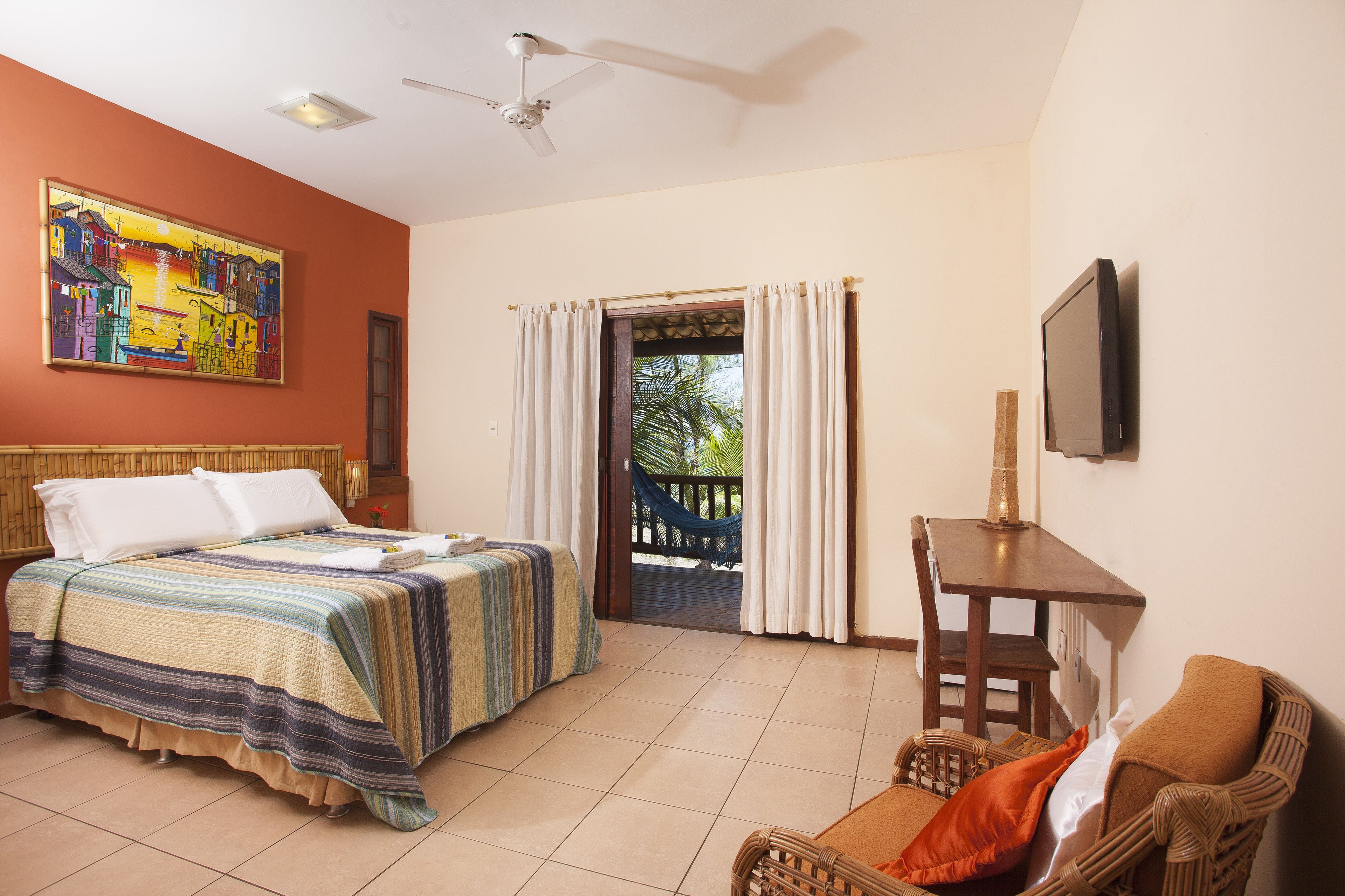 suite, pool view, ground floor | minibar, in-room safe, desk, bed sheets