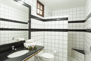 Shower, free toiletries, towels