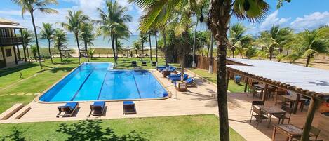 2 outdoor pools, free cabanas, pool umbrellas