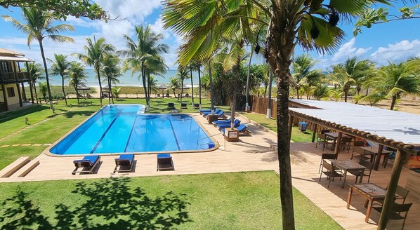 2 outdoor pools, free pool cabanas, pool umbrellas